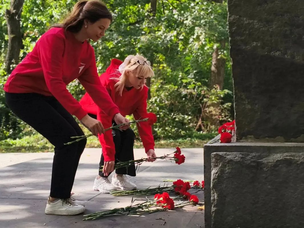 Андрей Рубанцов: Ровеньки помнят: 84 года подвигу «Молодой гвардии» Андрей Рубанцов: Ровеньки помнят: 84 года подвигу «Молодой гвардии»