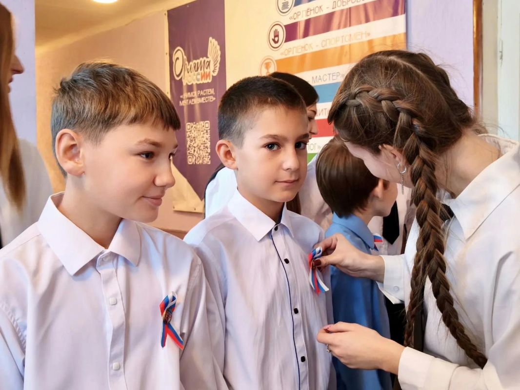 В Лутугинской средней школы №2 состоялось торжественное посвящение учеников 5 - х классов в пионеры В Лутугинской средней школы №2 состоялось торжественное посвящение учеников 5 - х классов в пионеры
