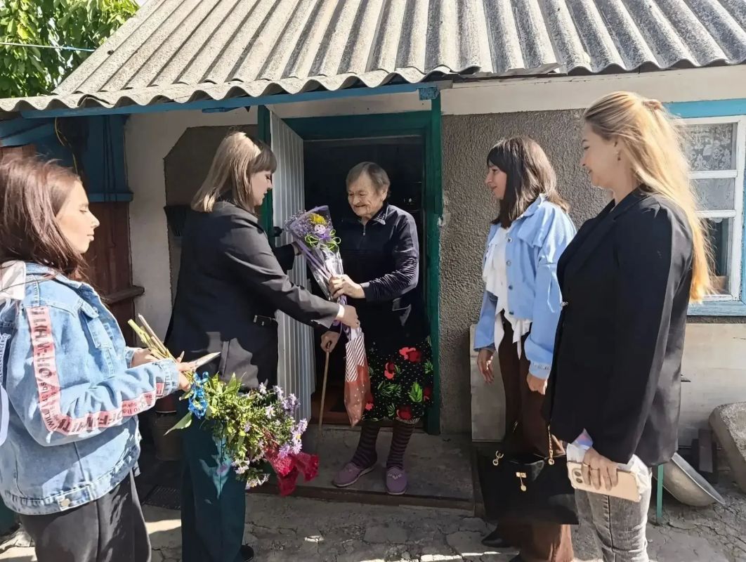 В пгт Ясеновский и пгт Пролетарский с теплом и заботой прошла акция «От сердца к сердцу», приуроченная ко Дню пожилого человека В пгт Ясеновский и пгт Пролетарский с теплом и заботой прошла акция «От сердца к сердцу», приуроченная ко Дню пожилого человека