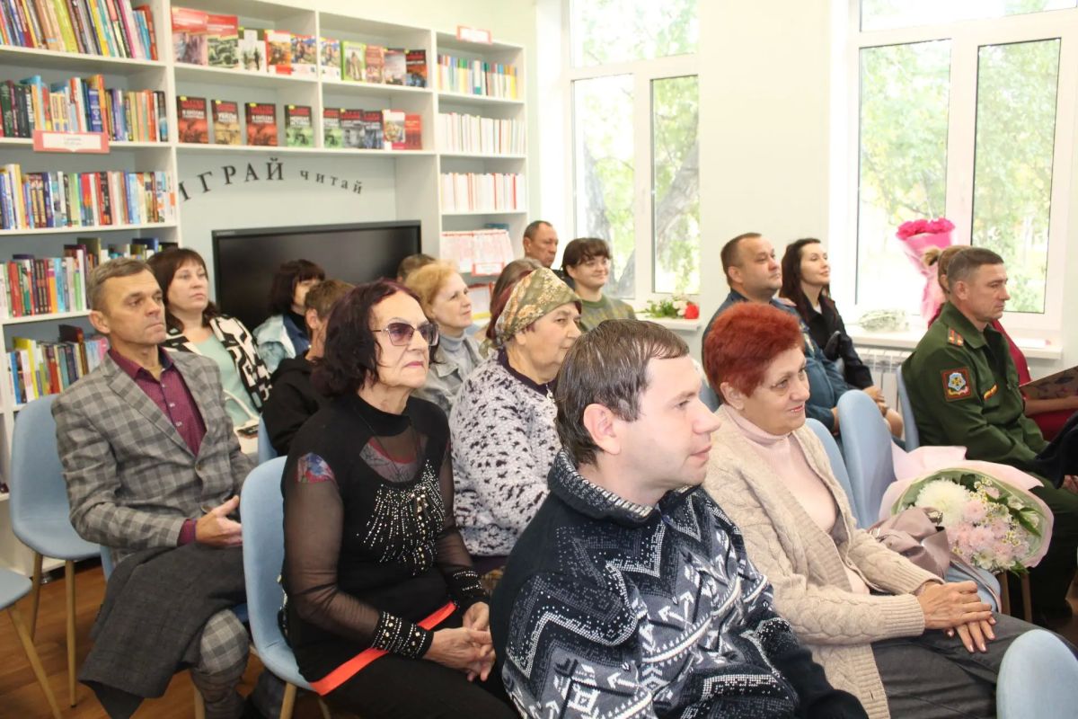 В модельной библиотеке Новопсковского округа состоялась презентация сборника стихотворений «Шагнувшие в бессмертие» В модельной библиотеке Новопсковского округа состоялась презентация сборника стихотворений «Шагнувшие в бессмертие»
