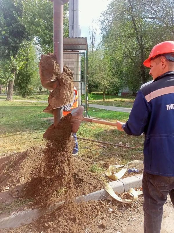 МУП «Луганскгорсвет» продолжает работы по обеспечению надёжного и качественного освещения улиц Луганска МУП «Луганскгорсвет» продолжает работы по обеспечению надёжного и качественного освещения улиц Луганска