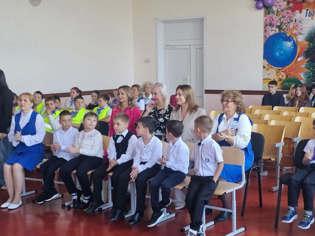 Галина Дуброва: Побывала на торжественном мероприятии в школе №43 города Луганска, где первоклашек посвящали в орлята-сентябрята Галина Дуброва: Побывала на торжественном мероприятии в школе №43 города Луганска, где первоклашек посвящали в орлята-сентябрята