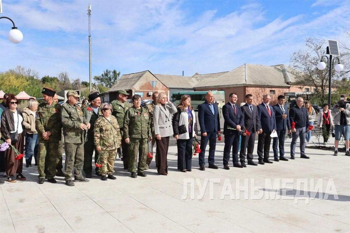 В Свердловске открыли аллею Славы погибшим воинам СВО В Свердловске открыли аллею Славы погибшим воинам СВО