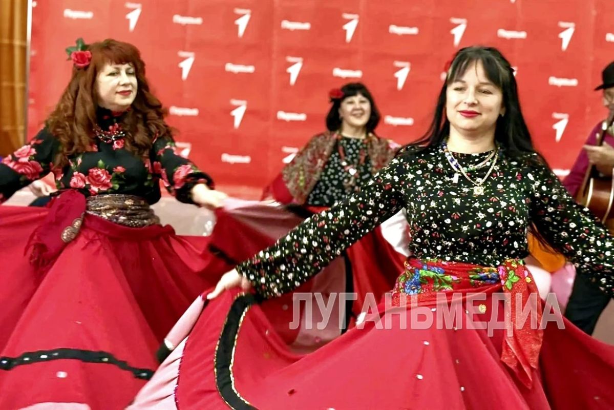 В Красном Луче прошел фестиваль «Одна страна, одна семья – одна Россия» В Красном Луче прошел фестиваль «Одна страна, одна семья – одна Россия»