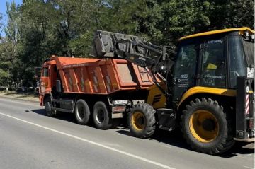 Комплекс работ по очистке проезжей части от наносного грунта выполнили на трассе «Свердловск — Ровеньки»