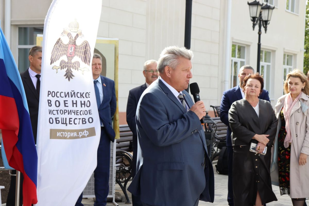 В Антрацитовской основной школе №1лицее имени Героя Советского Союза Олега Кошевого состоялось торжественное мероприятие, посвящённое открытию мемориальной доски в честь легендарного героя, чьё имя навсегда вписано в... В Антрацитовской основной школе №1лицее имени Героя Советского Союза Олега Кошевого состоялось торжественное мероприятие, посвящённое открытию мемориальной доски в честь легендарного героя, чьё имя навсегда вписано в...
