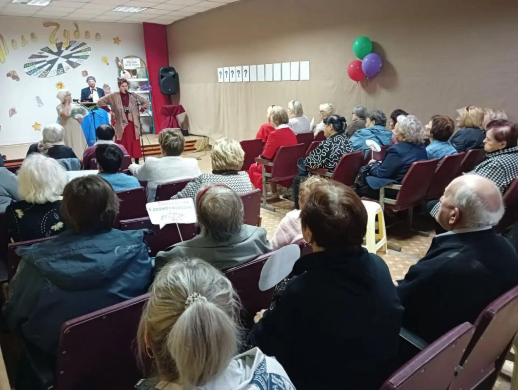 29 сентября в Краснодонском КЦСОНе было шумно и весело 29 сентября в Краснодонском КЦСОНе было шумно и весело