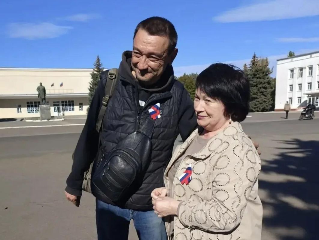 Сергей Колягин: В преддверии Дня воссоединения Донецкой Народной Республики, Луганской Народной Республики, Запорожской и Херсонской областей с Российской Федерацией сотрудники Централизованной библиотечной системы города... Сергей Колягин: В преддверии Дня воссоединения Донецкой Народной Республики, Луганской Народной Республики, Запорожской и Херсонской областей с Российской Федерацией сотрудники Централизованной библиотечной системы города...