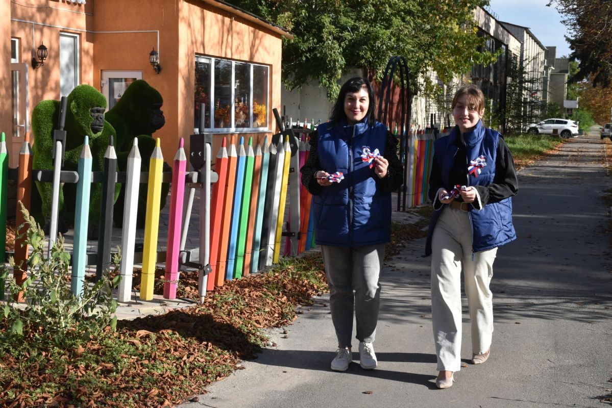 В Новопскове прошла акция «С Россией навсегда» В Новопскове прошла акция «С Россией навсегда»