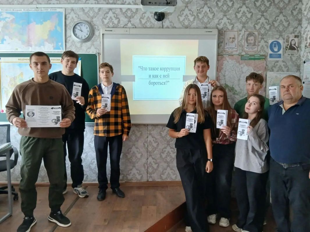 Депутаты проводят антикоррупционное просвещение в округе Депутаты проводят антикоррупционное просвещение в округе