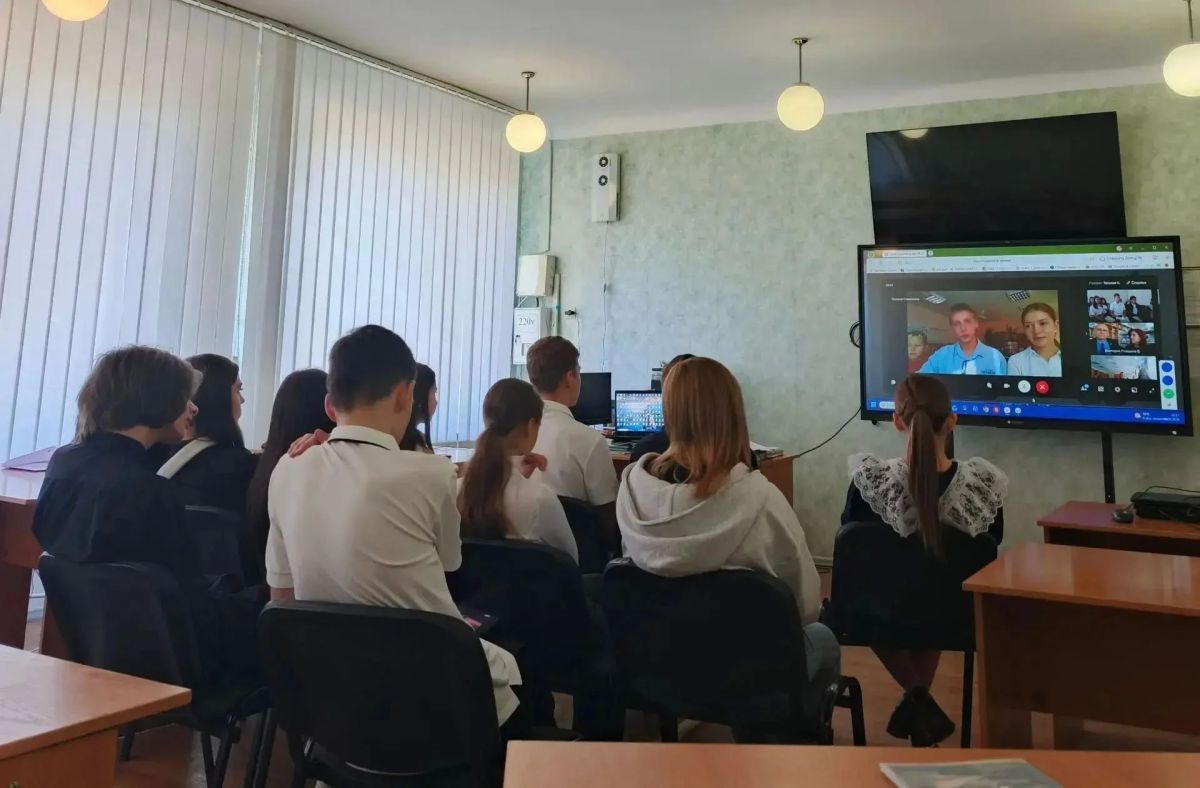 «Мы вместе!»: молодежь Алтая и ЛНР провела телемост дружбы «Мы вместе!»: молодежь Алтая и ЛНР провела телемост дружбы