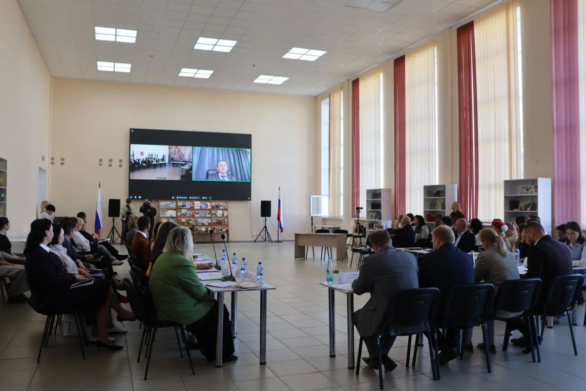 В Луганске прошло заседание Совета по защите традиционных российских духовно-нравственных ценностей, культуры и исторической памяти при Главе ЛНР В Луганске прошло заседание Совета по защите традиционных российских духовно-нравственных ценностей, культуры и исторической памяти при Главе ЛНР