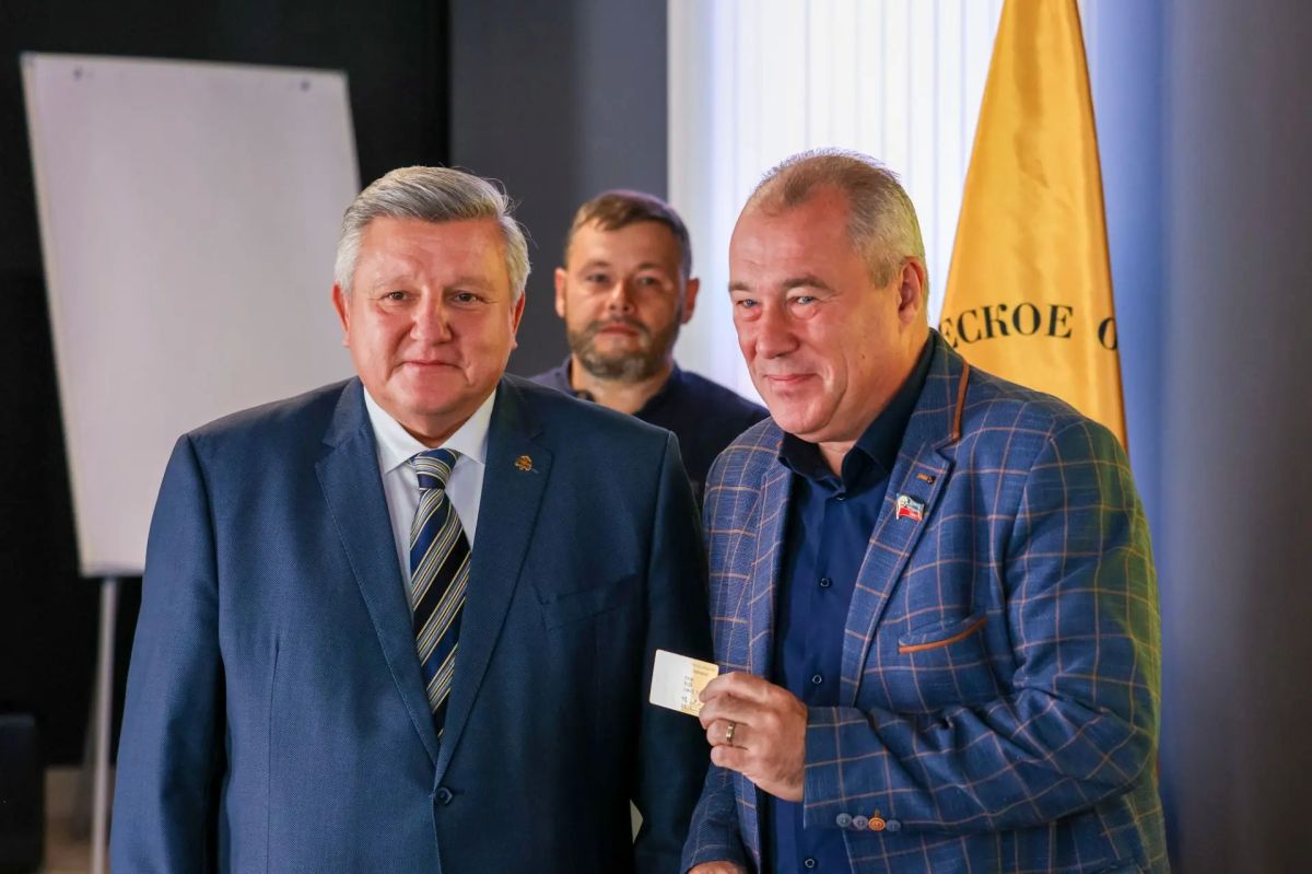 Денис Мирошниченко принял участие в расширенном заседании попечительского совета регионального отделения Российского военно-исторического общества в ЛНР Денис Мирошниченко принял участие в расширенном заседании попечительского совета регионального отделения Российского военно-исторического общества в ЛНР