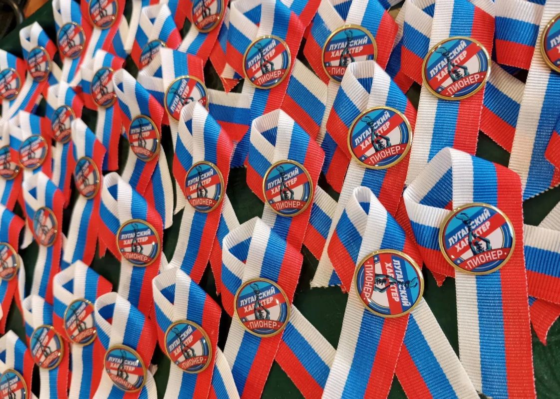 В Лутугинской средней школы №2 состоялось торжественное посвящение учеников 5 - х классов в пионеры В Лутугинской средней школы №2 состоялось торжественное посвящение учеников 5 - х классов в пионеры