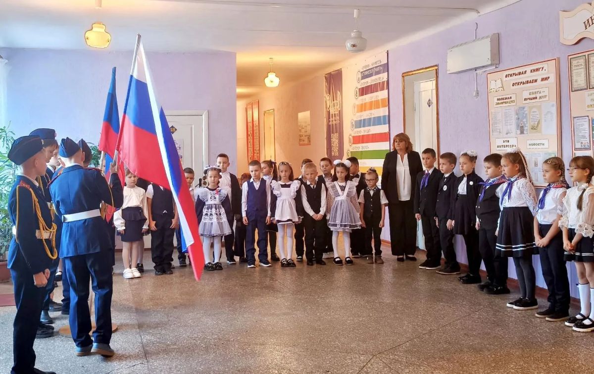 В Лутугинской средней школе № 2 состоялось по-настоящему важное событие - посвящение первоклассников в ряды «Орлят-сентябрят» В Лутугинской средней школе № 2 состоялось по-настоящему важное событие - посвящение первоклассников в ряды «Орлят-сентябрят»