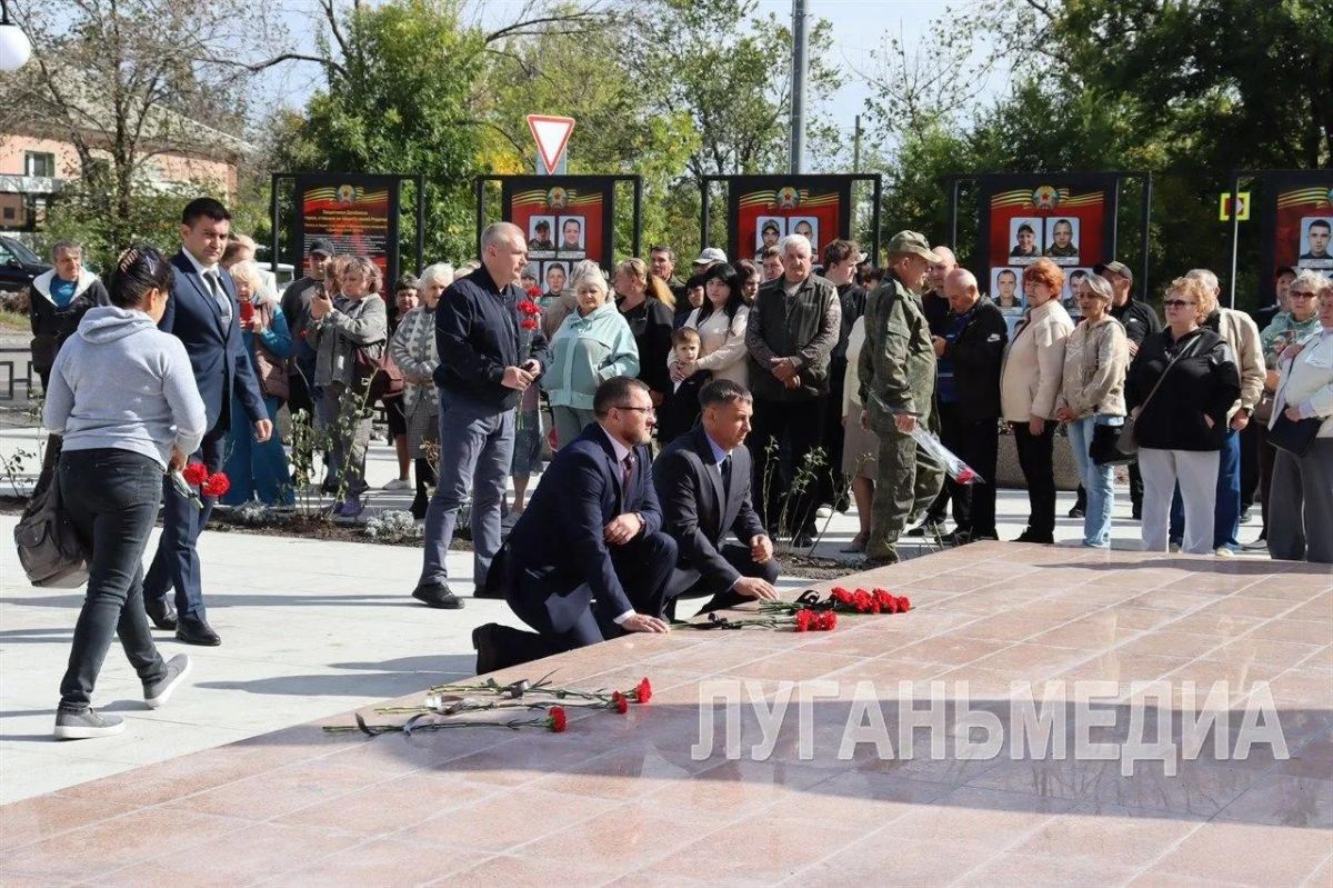 В Свердловске открыли аллею Славы погибшим воинам СВО В Свердловске открыли аллею Славы погибшим воинам СВО