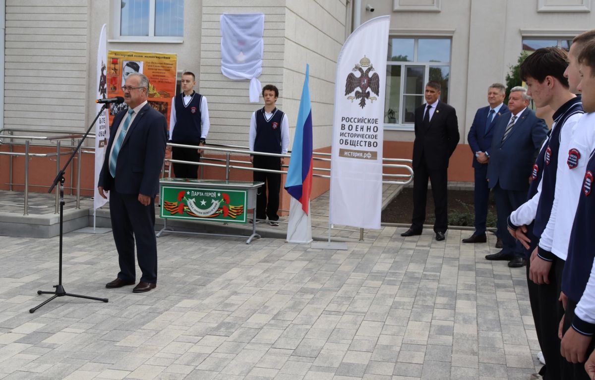 В Антрацитовской основной школе №1лицее имени Героя Советского Союза Олега Кошевого состоялось торжественное мероприятие, посвящённое открытию мемориальной доски в честь легендарного героя, чьё имя навсегда вписано в... В Антрацитовской основной школе №1лицее имени Героя Советского Союза Олега Кошевого состоялось торжественное мероприятие, посвящённое открытию мемориальной доски в честь легендарного героя, чьё имя навсегда вписано в...