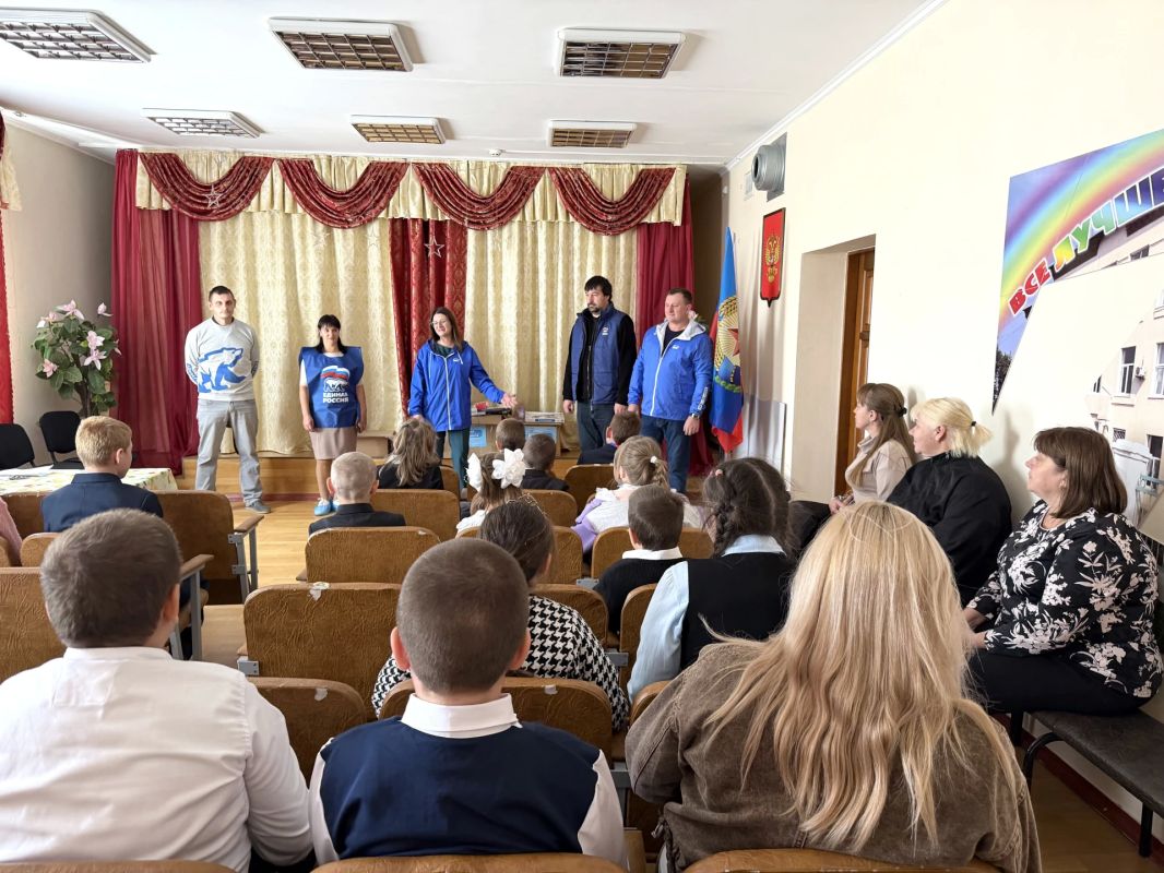 В Первомайске подвели итоги акции «Коробка храбрости»: единороссы передали подарки детям В Первомайске подвели итоги акции «Коробка храбрости»: единороссы передали подарки детям