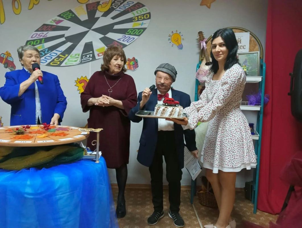 29 сентября в Краснодонском КЦСОНе было шумно и весело 29 сентября в Краснодонском КЦСОНе было шумно и весело