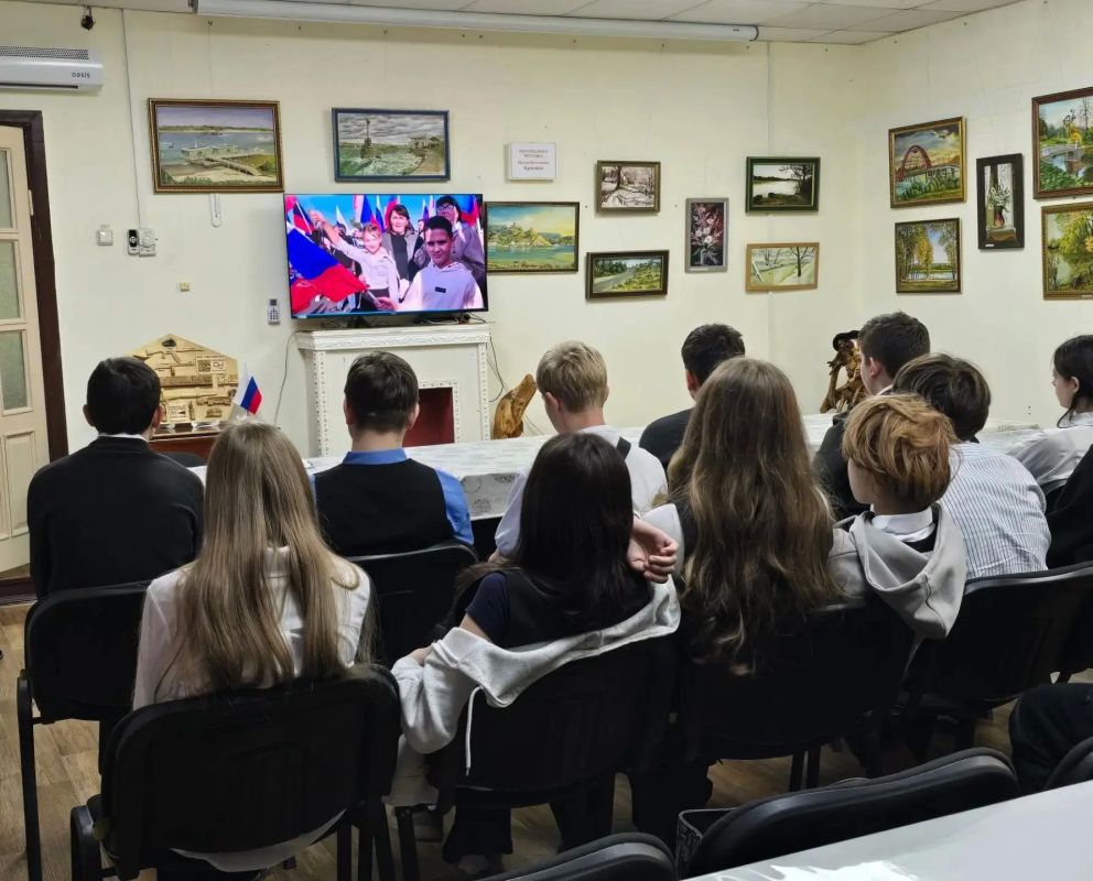 29 сентября 2026г. в преддверии Дня воссоединения Донецкой и Луганской Народных Республик, Запорожской и Херсонской областей с Российской Федерацией для обучающихся Краснолучской школы №2 прошел тематический час, посвященный... 29 сентября 2026г. в преддверии Дня воссоединения Донецкой и Луганской Народных Республик, Запорожской и Херсонской областей с Российской Федерацией для обучающихся Краснолучской школы №2 прошел тематический час, посвященный...