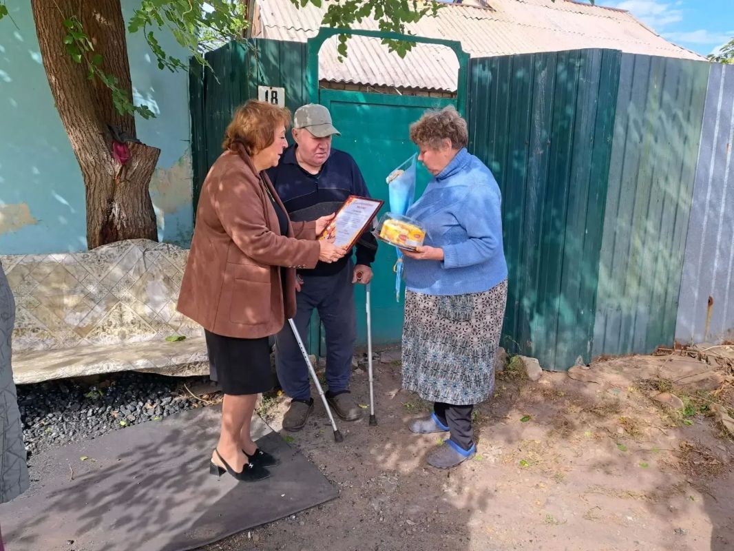 В пгт Ясеновский и пгт Пролетарский с теплом и заботой прошла акция «От сердца к сердцу», приуроченная ко Дню пожилого человека В пгт Ясеновский и пгт Пролетарский с теплом и заботой прошла акция «От сердца к сердцу», приуроченная ко Дню пожилого человека