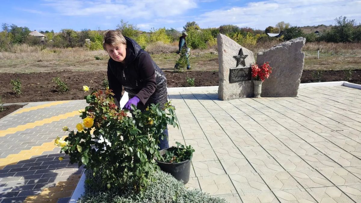 Совсем недавно в посёлке Городище реализовали инициативный проект "Благоустройство прилегающей территории к Братской могиле советских воинов, Памятному знаку 7му Гвардейскому корпусу и Памятному столбу Икона "Отечество" Совсем недавно в посёлке Городище реализовали инициативный проект "Благоустройство прилегающей территории к Братской могиле советских воинов, Памятному знаку 7му Гвардейскому корпусу и Памятному столбу Икона "Отечество"
