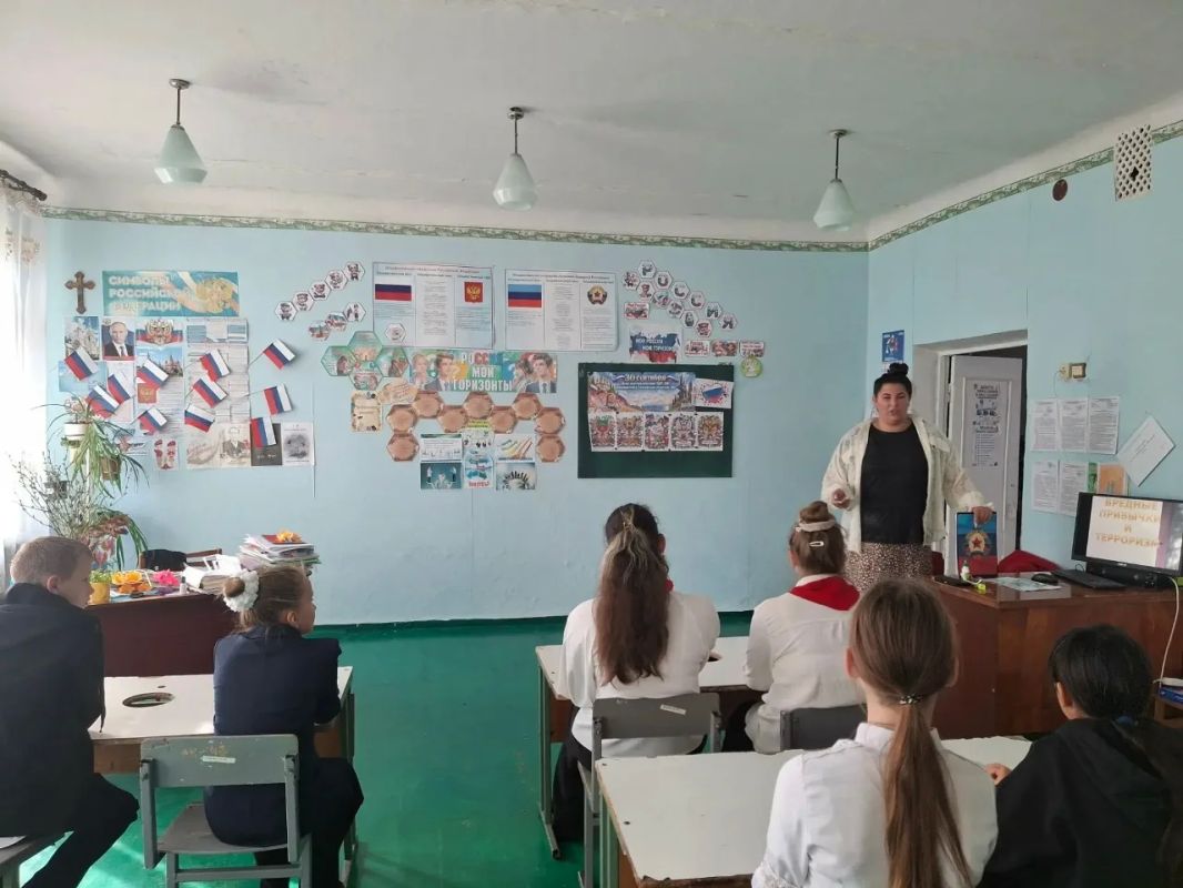 Для школьников Каменского учебно-воспитательного комплекса провели лекцию о вредных привычках и терроризме Для школьников Каменского учебно-воспитательного комплекса провели лекцию о вредных привычках и терроризме