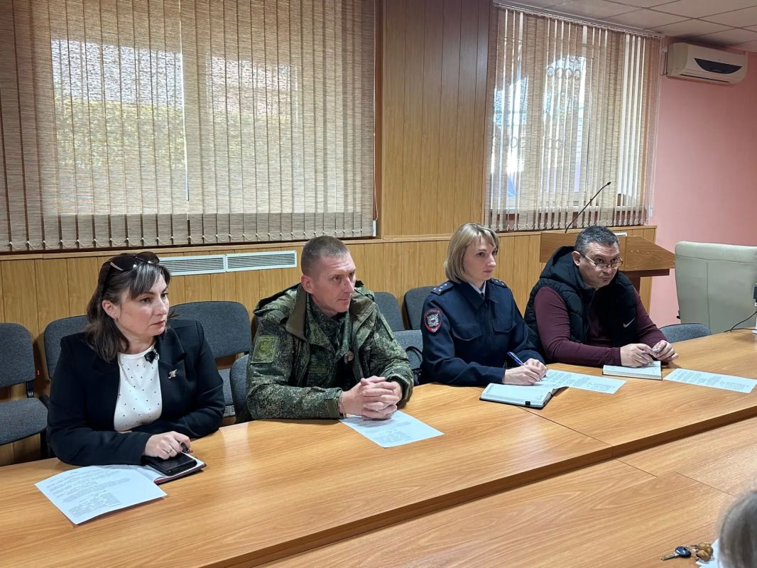 В Перевальске состоялось очередное заседание Муниципального координационного совета по взаимодействию с «Движением первых» В Перевальске состоялось очередное заседание Муниципального координационного совета по взаимодействию с «Движением первых»