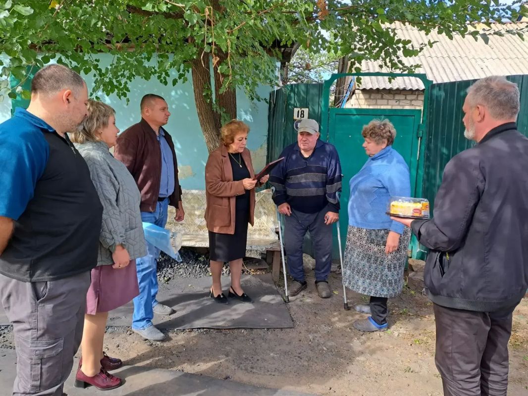 В пгт Ясеновский и пгт Пролетарский с теплом и заботой прошла акция «От сердца к сердцу», приуроченная ко Дню пожилого человека В пгт Ясеновский и пгт Пролетарский с теплом и заботой прошла акция «От сердца к сердцу», приуроченная ко Дню пожилого человека