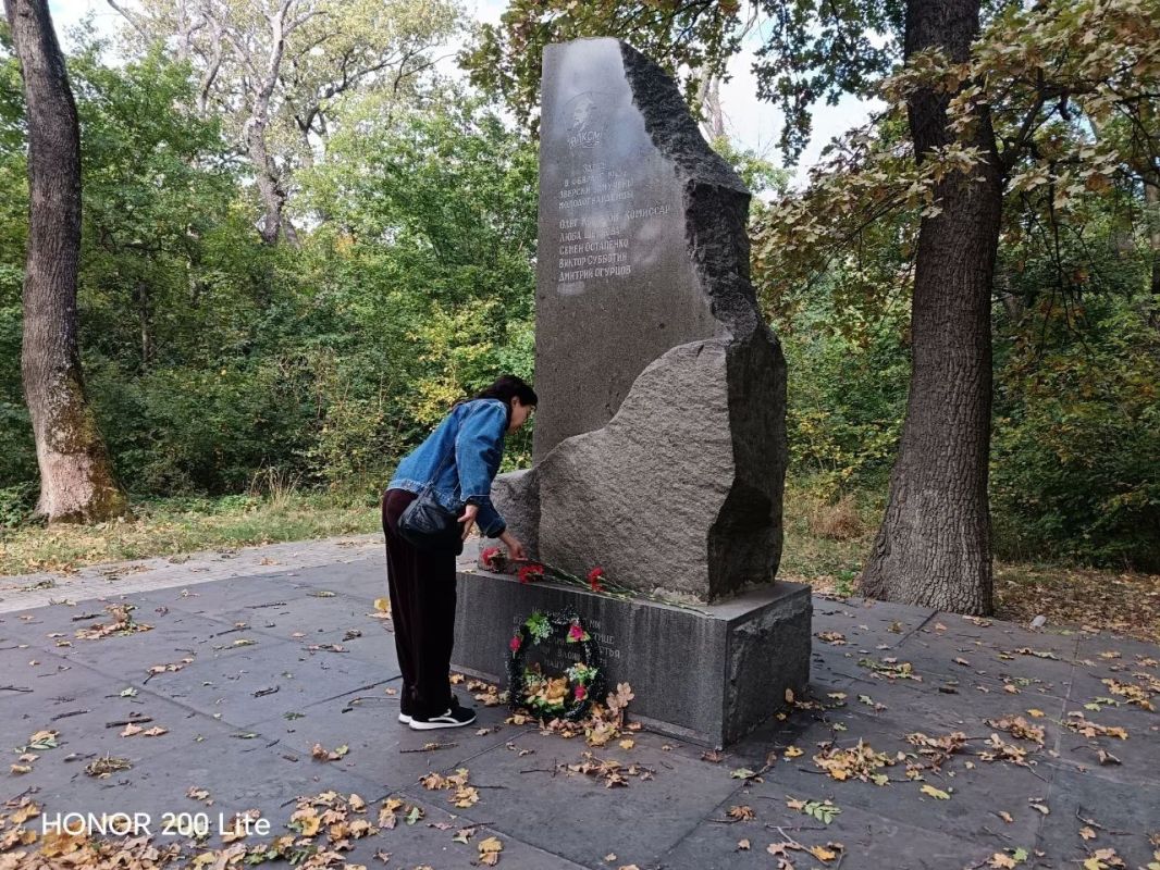 В строю бессмертных»: память о «Молодой гвардии» жива В строю бессмертных»: память о «Молодой гвардии» жива