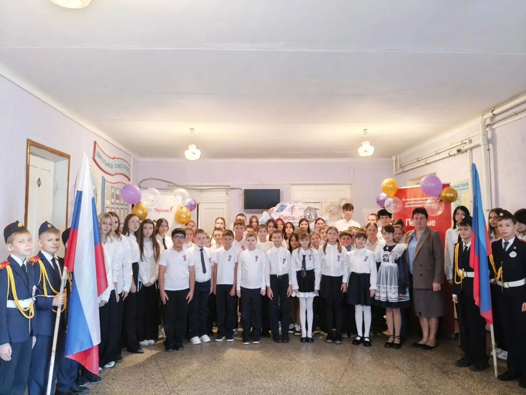 В Лутугинской средней школы №2 состоялось торжественное посвящение учеников 5 - х классов в пионеры В Лутугинской средней школы №2 состоялось торжественное посвящение учеников 5 - х классов в пионеры