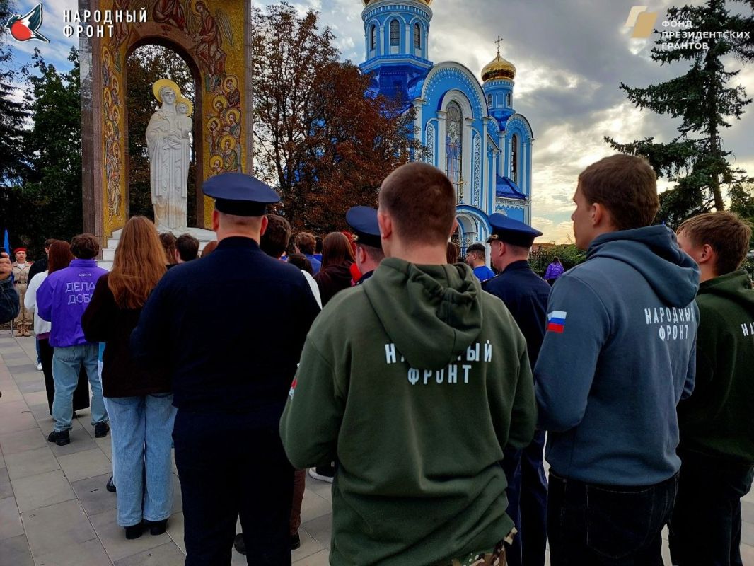 Сегодня особенный день. В канун четвертой годовщины воссоединения ЛНР с Россией мы собрались у храма «Умиление», чтобы почтить память наших героев — участников СВО Сегодня особенный день. В канун четвертой годовщины воссоединения ЛНР с Россией мы собрались у храма «Умиление», чтобы почтить память наших героев — участников СВО
