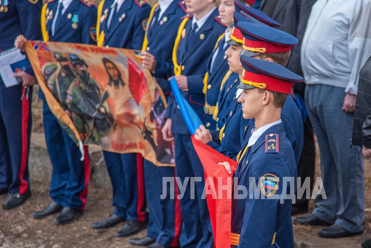 В Луганске прошло праздничное мероприятие «С Россией навсегда!» В Луганске прошло праздничное мероприятие «С Россией навсегда!»