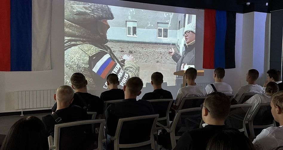 Военные следователи СК России приняли участие в мероприятиях ко Дню воссоединения новых регионов с Российской Федерацией Военные следователи СК России приняли участие в мероприятиях ко Дню воссоединения новых регионов с Российской Федерацией