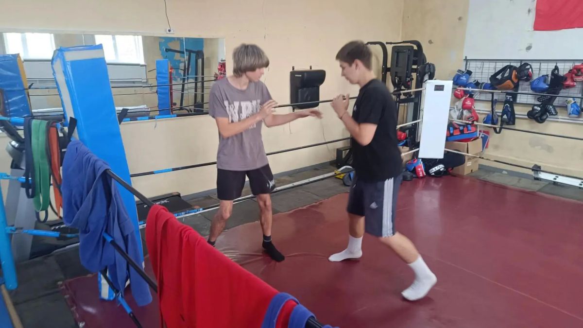 В МБУ ДО «РСШ» прошел мастер-класс по самбо, посвященный дню воссоединения ЛНР с Российской Федерацией В МБУ ДО «РСШ» прошел мастер-класс по самбо, посвященный дню воссоединения ЛНР с Российской Федерацией