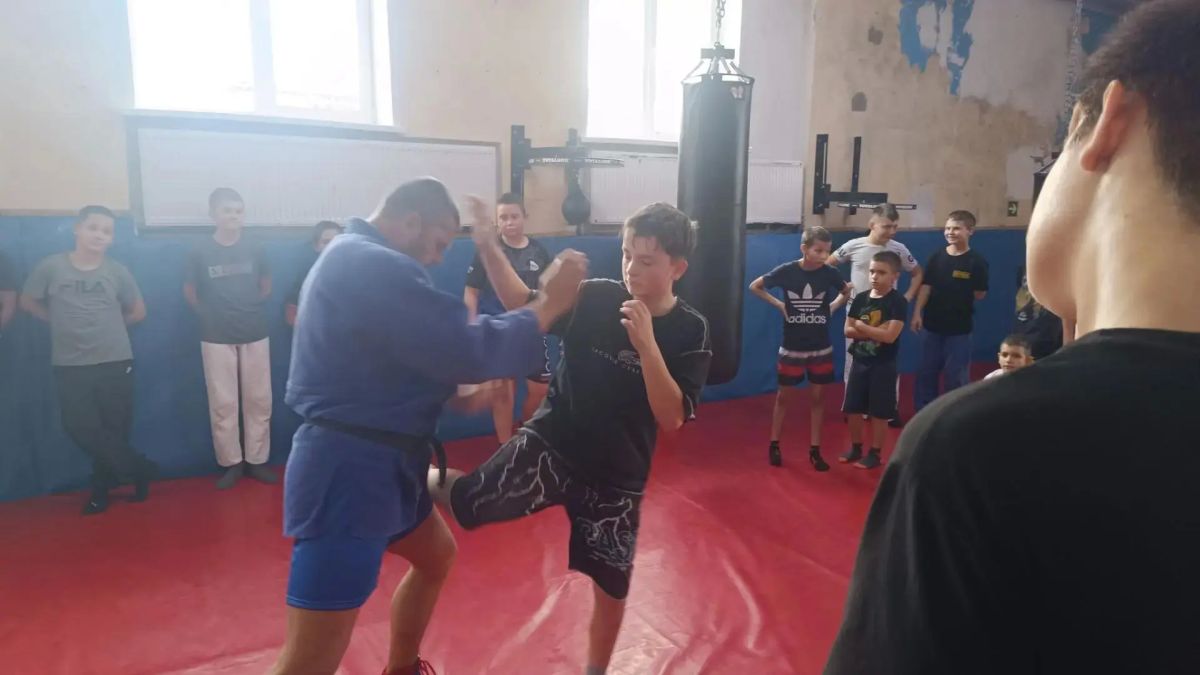 В МБУ ДО «РСШ» прошел мастер-класс по самбо, посвященный дню воссоединения ЛНР с Российской Федерацией