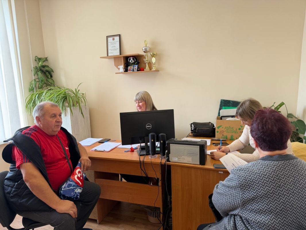 В поселке Новосветловка состоялся выездной приём граждан, организованный сотрудниками Межрайонной ИФНС России № 8 по Луганской Народной Республике В поселке Новосветловка состоялся выездной приём граждан, организованный сотрудниками Межрайонной ИФНС России № 8 по Луганской Народной Республике