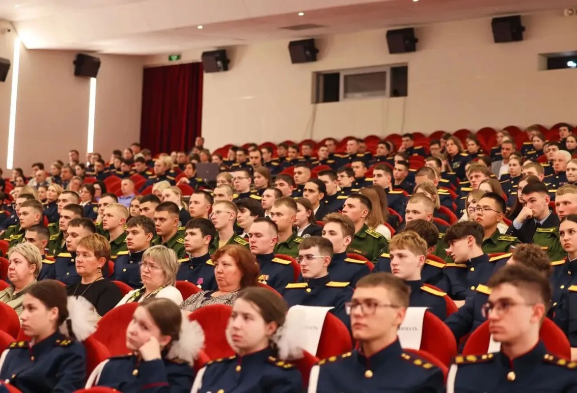 В СК России прошел торжественный музыкально-поэтический вечер, приуроченный к четвертой годовщине со дня воссоединения Донецкой и Луганской народных республик, Запорожской и Херсонской областей с Российской Федерацией В СК России прошел торжественный музыкально-поэтический вечер, приуроченный к четвертой годовщине со дня воссоединения Донецкой и Луганской народных республик, Запорожской и Херсонской областей с Российской Федерацией
