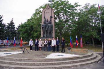 В Славяносербске прошел митинг в честь четвертой годовщины воссоединения с Россией