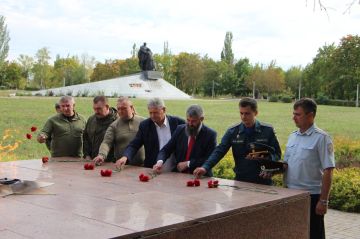 Олег Савченко: В четвёртую годовщину Дня воссоединения Донецкой Народной Республики, Луганской Народной Республики, Запорожской области и Херсонской области с Российской Федерацией вместе с Председателем Совета Меловского МО...
