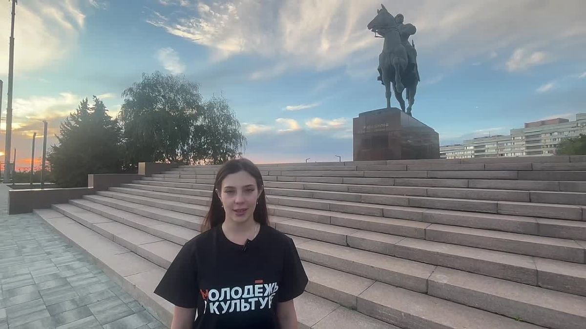 Молодежный совет Министерства культуры ЛНР принимает участие в акции #МыДома и флешмобе «Лови привет – мы вместе!»