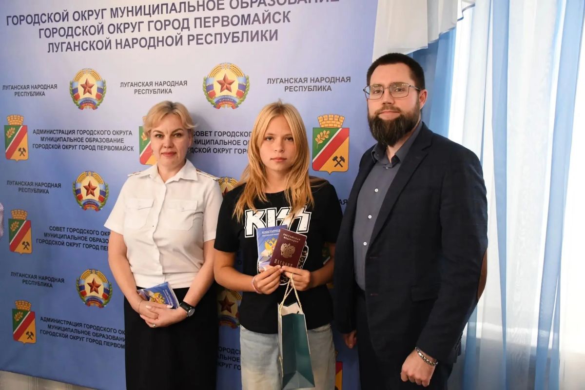 В преддверии важной даты — годовщины воссоединения новых регионов с Россией — в администрации городского округа состоялось событие, которое запомнится ребятам на всю жизнь В преддверии важной даты — годовщины воссоединения новых регионов с Россией — в администрации городского округа состоялось событие, которое запомнится ребятам на всю жизнь