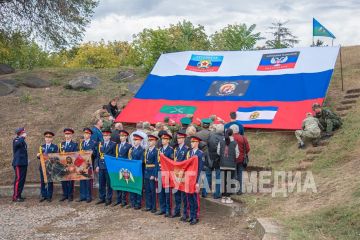 В Луганске прошло праздничное мероприятие «С Россией навсегда!»
