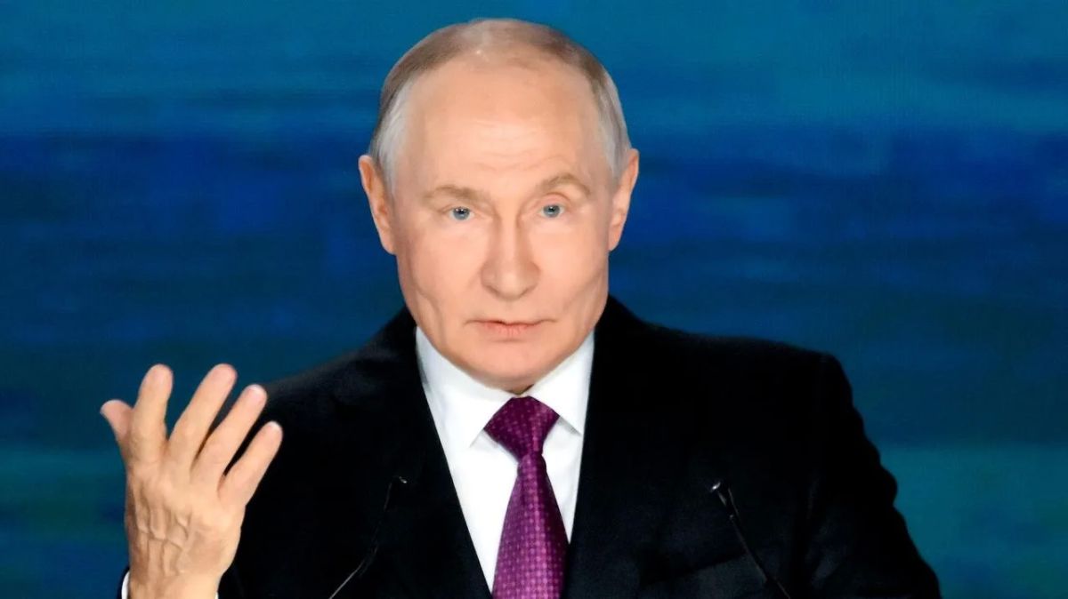 Президент России Владимир Путин поздравил россиян с Днем воссоединения новых регионов с Россией