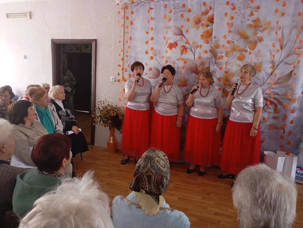 «Время золотого возраста»: в Стаханове поздравили слушателей Университета третьего возраста «Время золотого возраста»: в Стаханове поздравили слушателей Университета третьего возраста