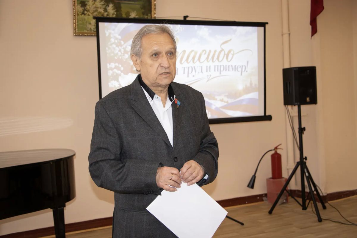 «Осень жизни — золотая пора»: в Стаханове чествовали старшее поколение «Осень жизни — золотая пора»: в Стаханове чествовали старшее поколение