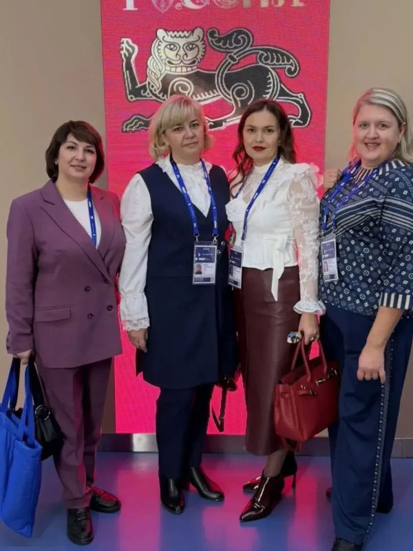 Директор Ясеновской гимназии им.Ю.В.Стеценко приняла участие в форуме директоров школ, который стартовал в Москве Директор Ясеновской гимназии им.Ю.В.Стеценко приняла участие в форуме директоров школ, который стартовал в Москве