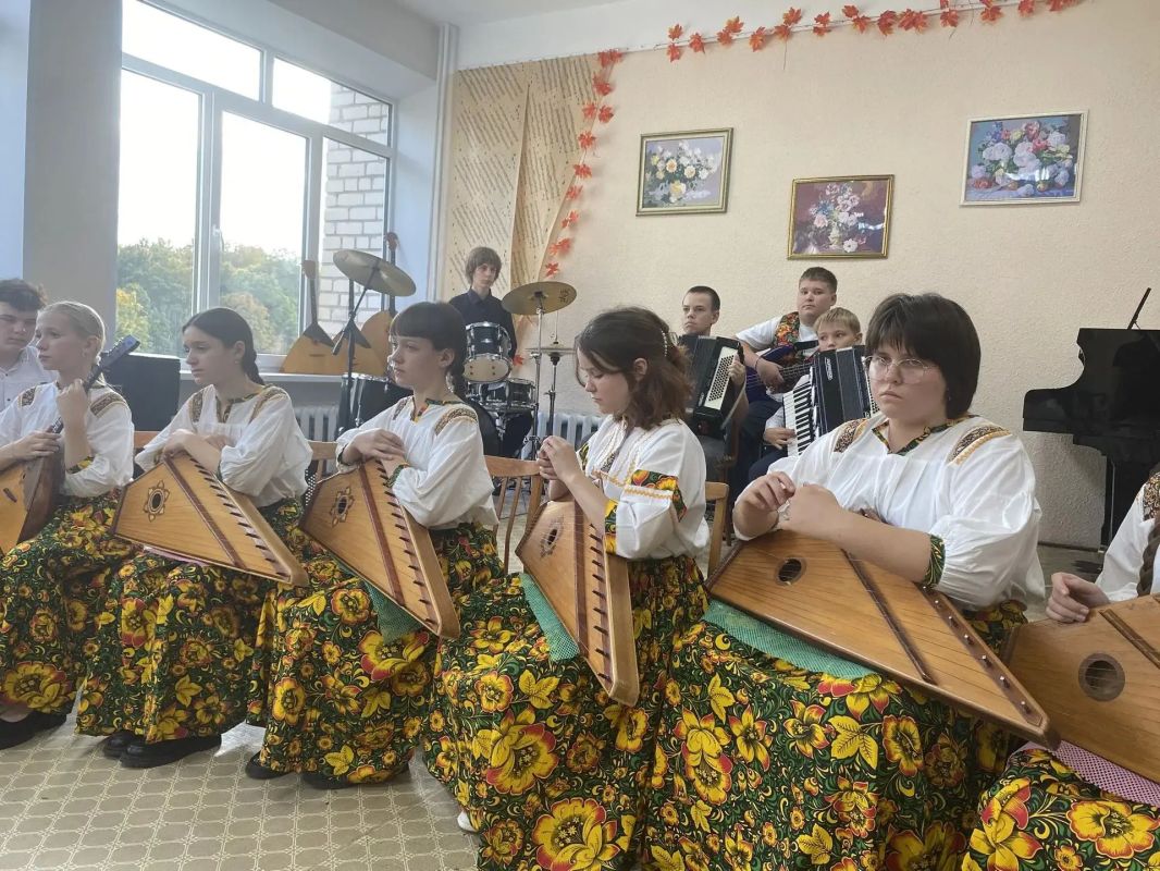 Виталий Киселев: Вчера в Гдовской музыкальной школе прошёл телемост, посвящённый Дню воссоединения Донбасса и Новороссии с Россией Виталий Киселев: Вчера в Гдовской музыкальной школе прошёл телемост, посвящённый Дню воссоединения Донбасса и Новороссии с Россией