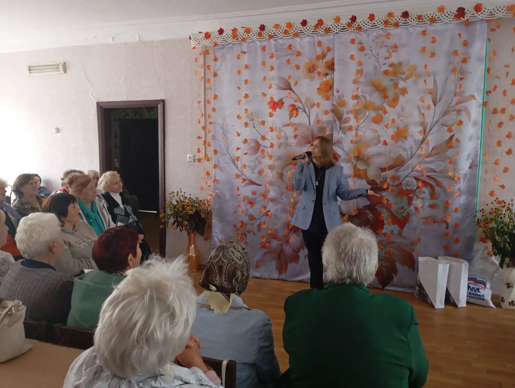 «Время золотого возраста»: в Стаханове поздравили слушателей Университета третьего возраста «Время золотого возраста»: в Стаханове поздравили слушателей Университета третьего возраста