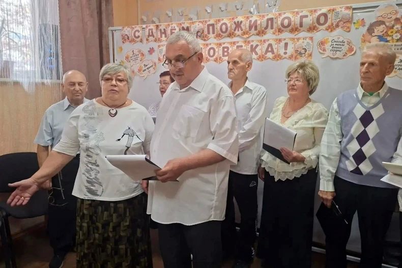 В Свердловском комплексном центре отметили День пожилого человека В Свердловском комплексном центре отметили День пожилого человека
